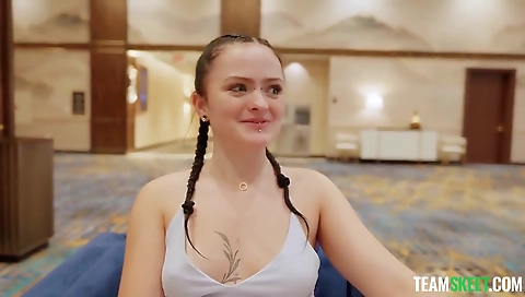 Mas stops by sex with a girl