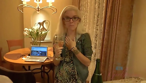 Hotest sexy babe fuck with strap-on