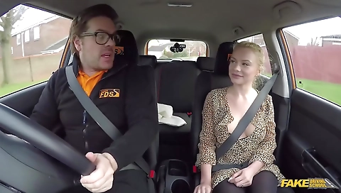 Sexy blondeia gets a creampie in her pussy